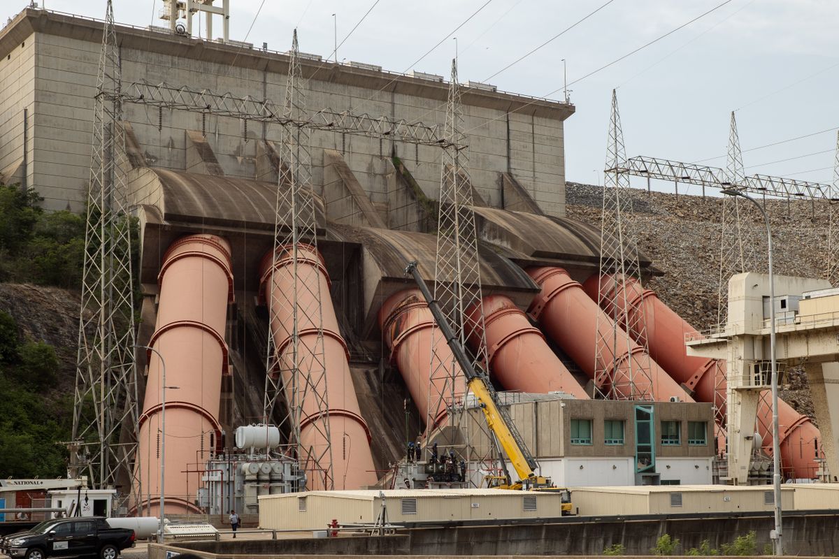 Central hidroelectrica e infraestructura energetica