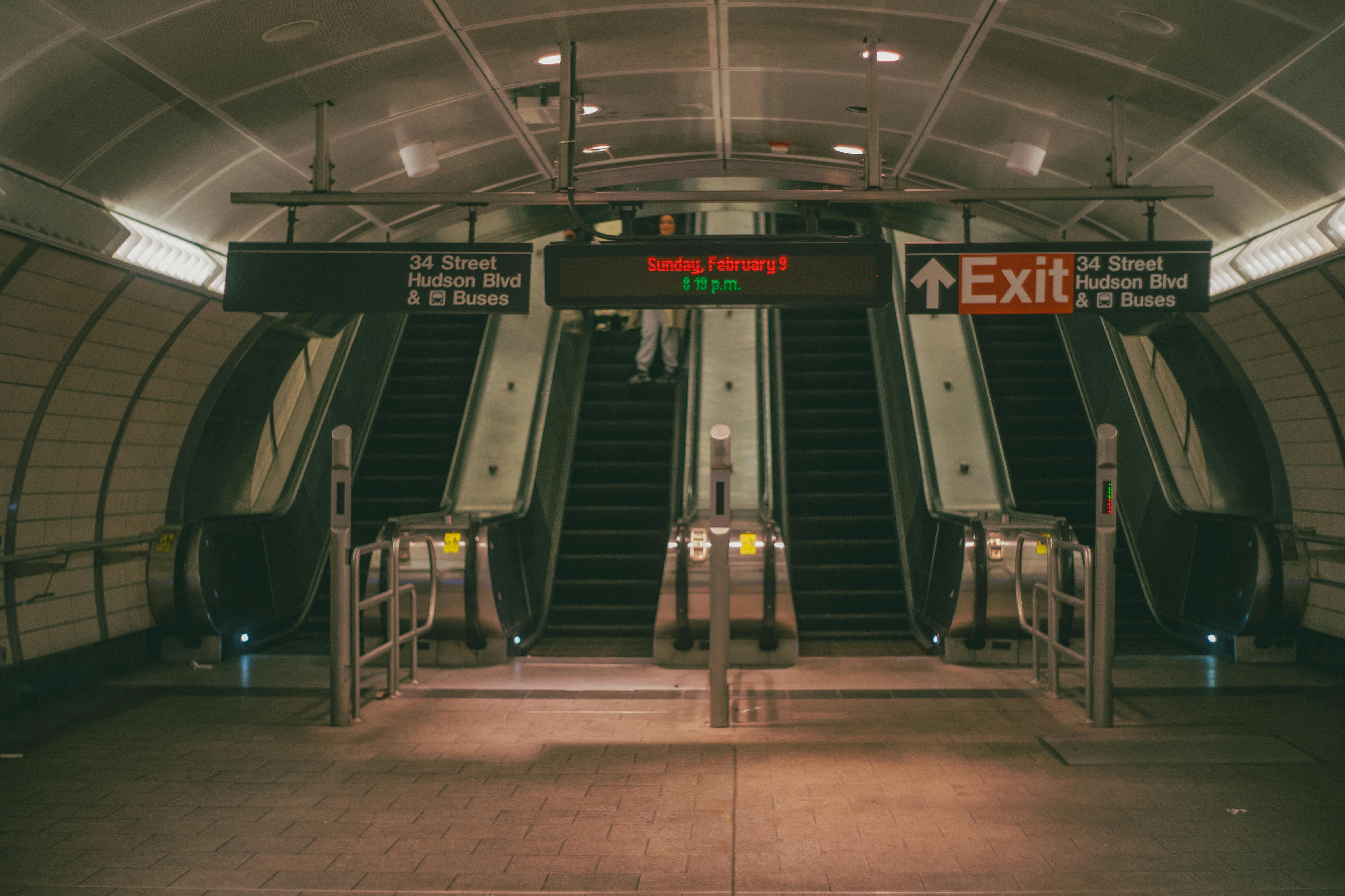 New York Times subscriptions boosted by bundling of news and lifestyle content — Photo by Renan Tagliaferro on Pexels