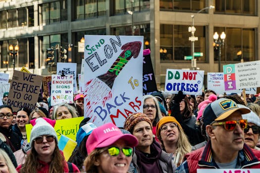 Chicago mayor signs order to resist potential Trump crackdown