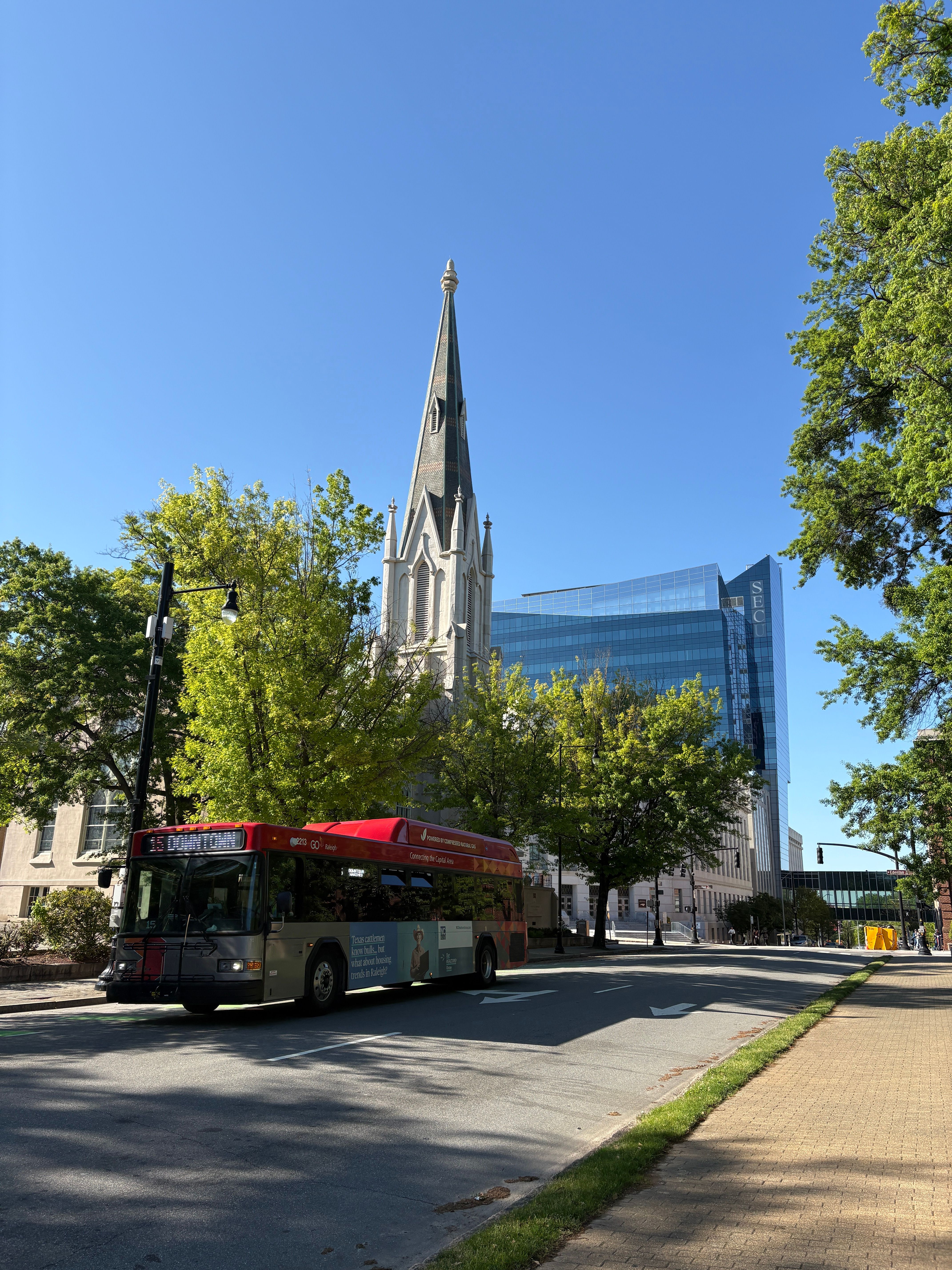 Vista Panorámica Del Centro De Raleigh Con Un Monumento Histórico ...