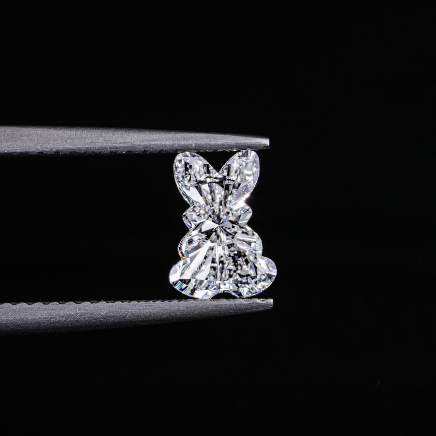 Loose round brilliant lab diamond on black