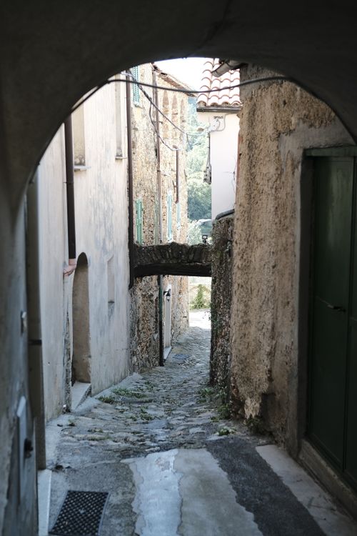 Free Discover the rustic charm of narrow stone streets in an Italian village captured during daylight. Stock Photo