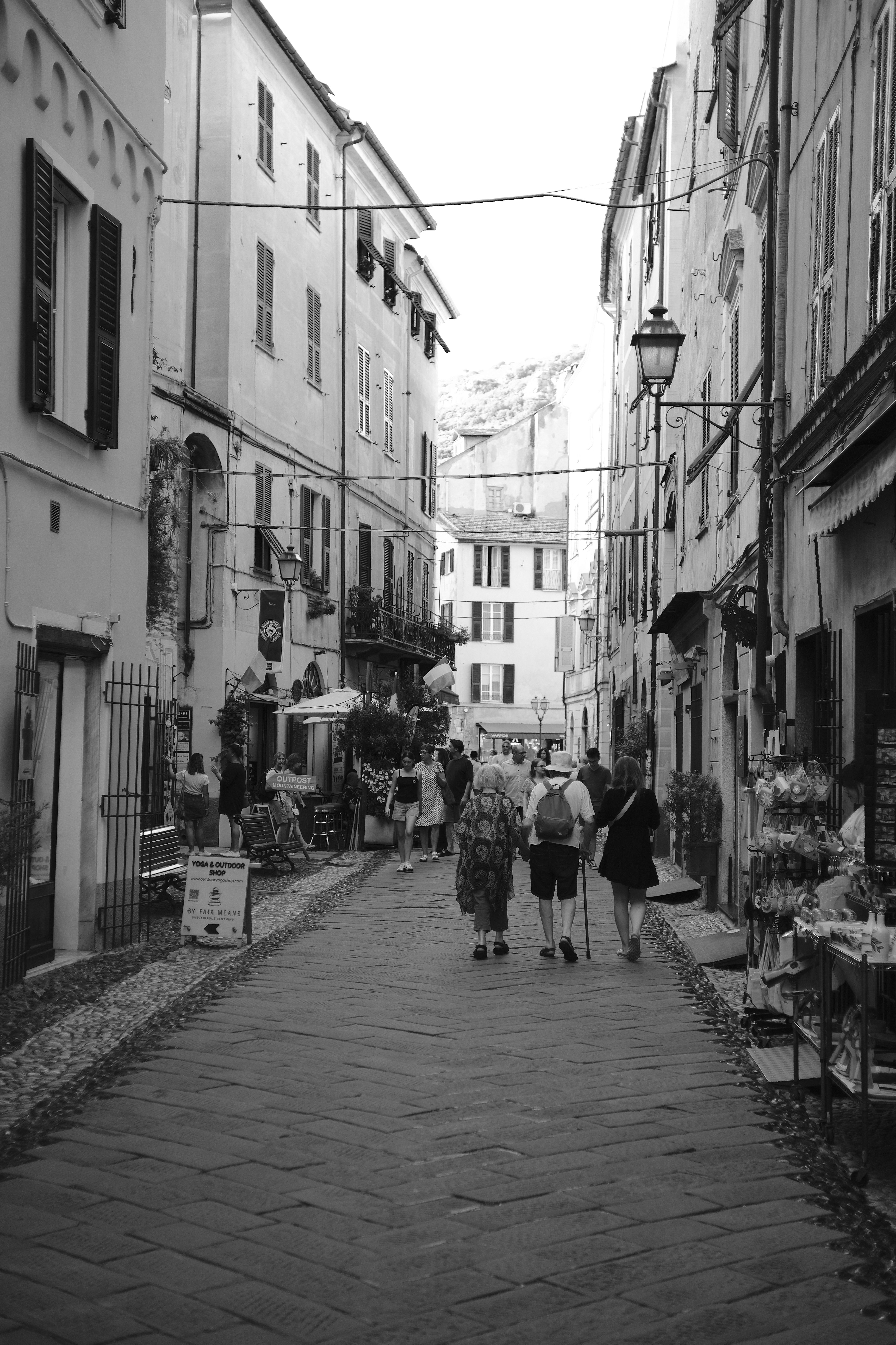 Charming Black and White Italian Street Scene · Free Stock Photo