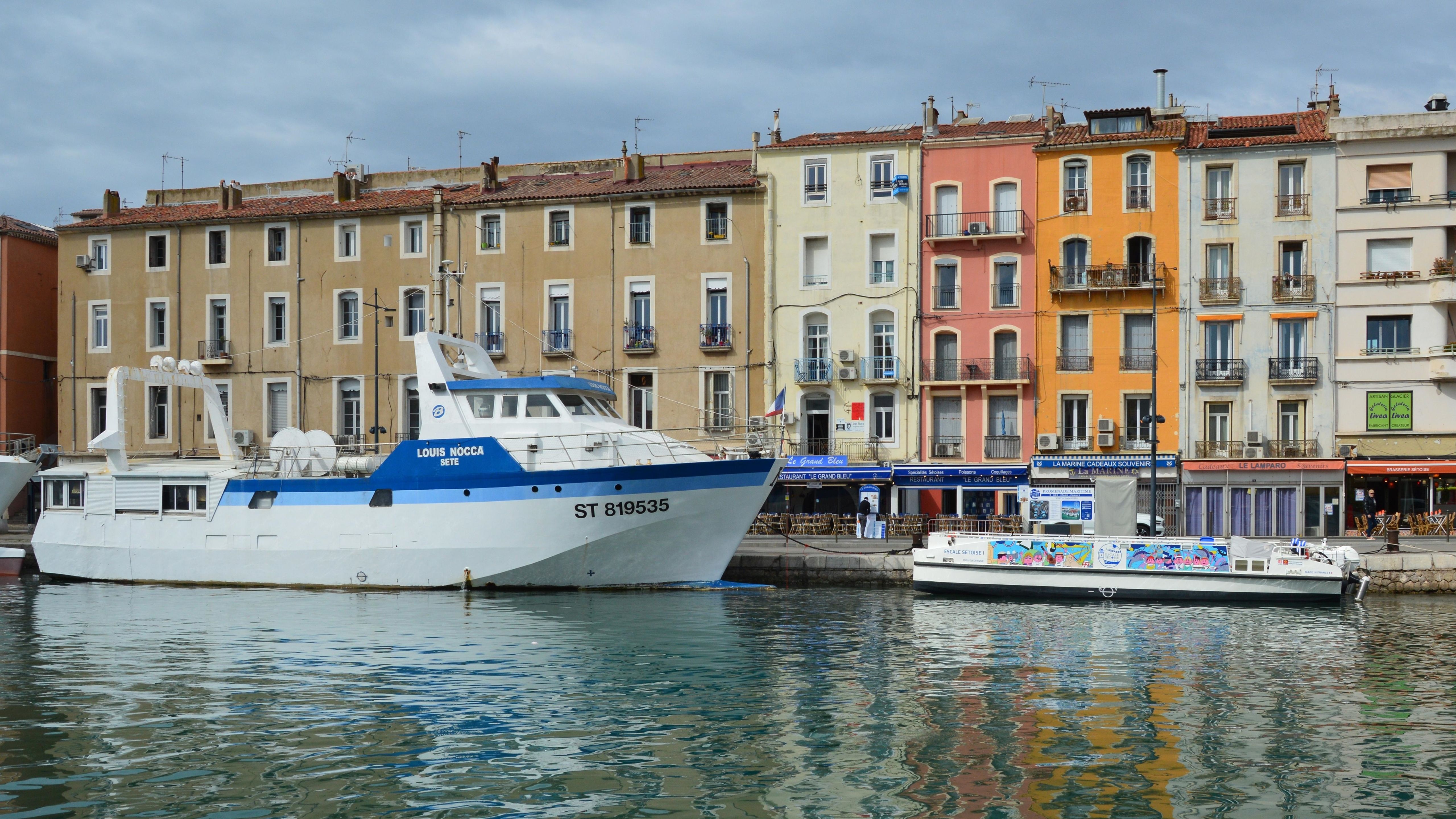 B&acirc;timents color&eacute;s et bateaux &agrave; S&egrave;te - La Corniche