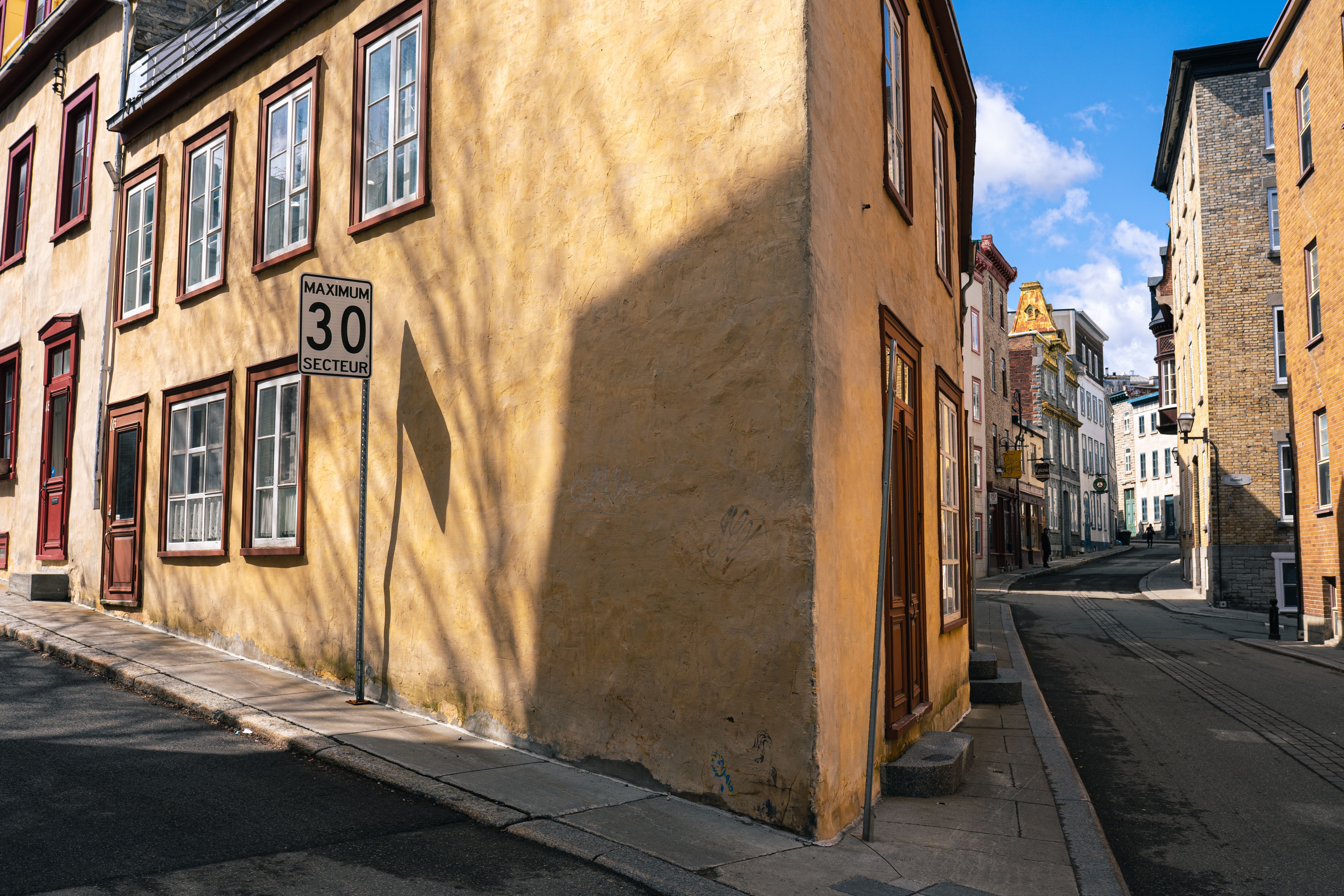 Home sales tumble to lowest level in over a year as high mortgage rates scare off buyers — Photo by Arvind Krishnan on Pexels