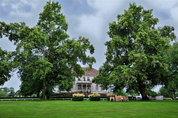Middleburg Hunt Estate Income Share