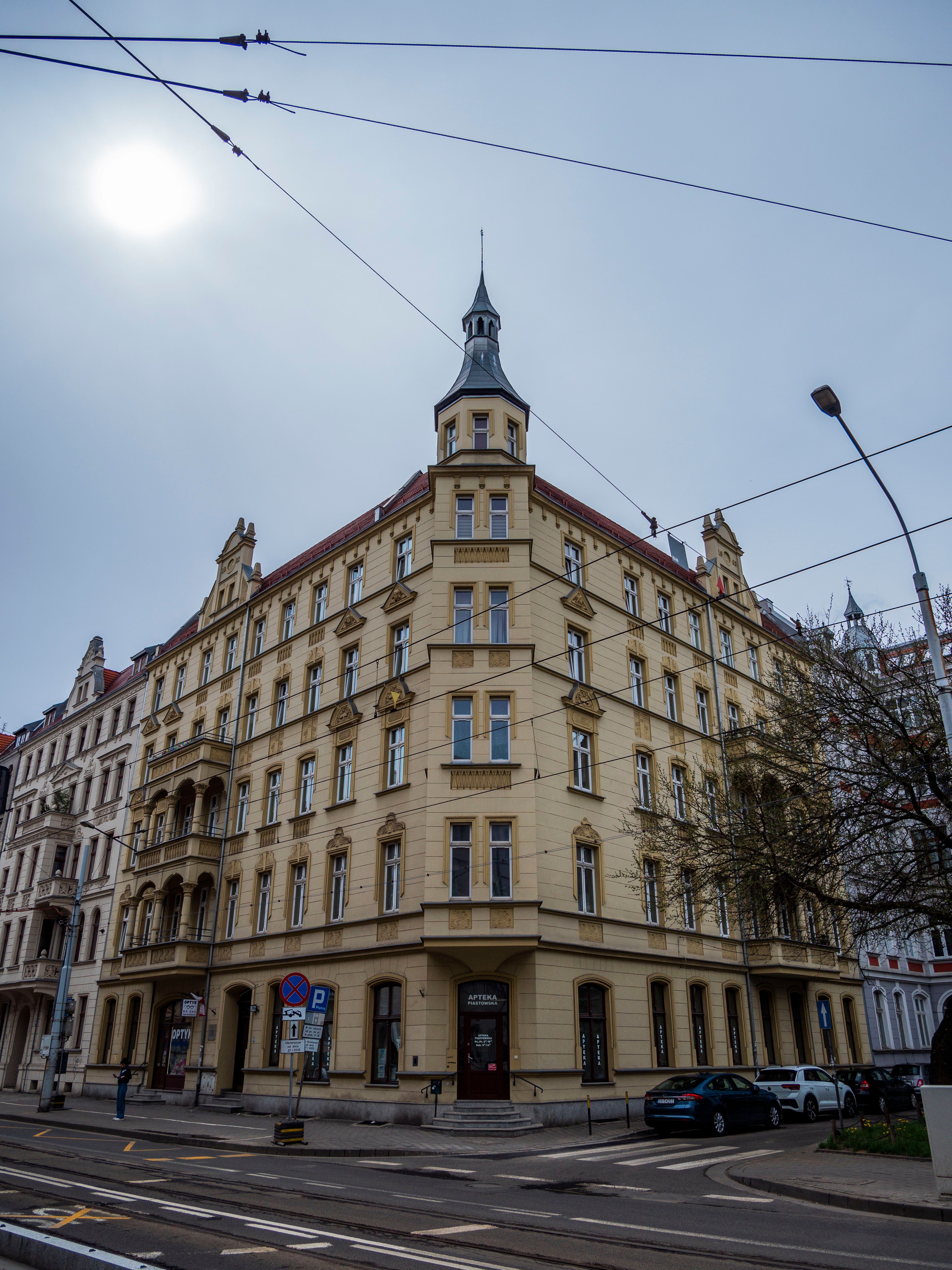 Historic European Building Architecture Corner · Free Stock Photo