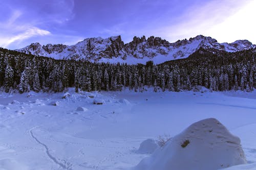 Ücretsiz Karlı Dağ Manzara Fotoğrafçılığı Stok Fotoğraflar