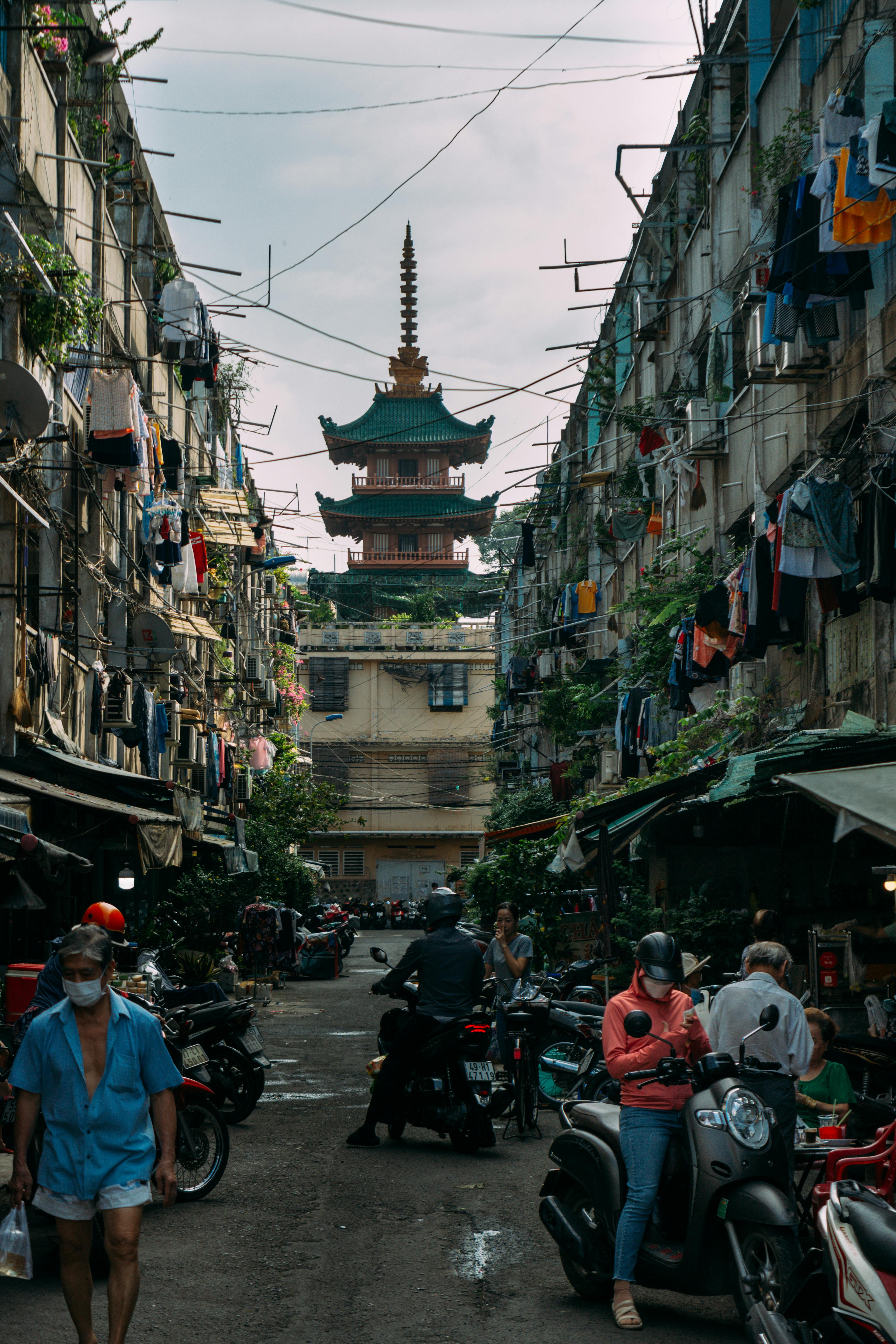 Fishponds Bristol UK: Discover Hidden Gems and Local Treasures 5 How to Experience the Vibrant Community Spirit of Fishponds, Bristol: Tips for Visitors and Locals