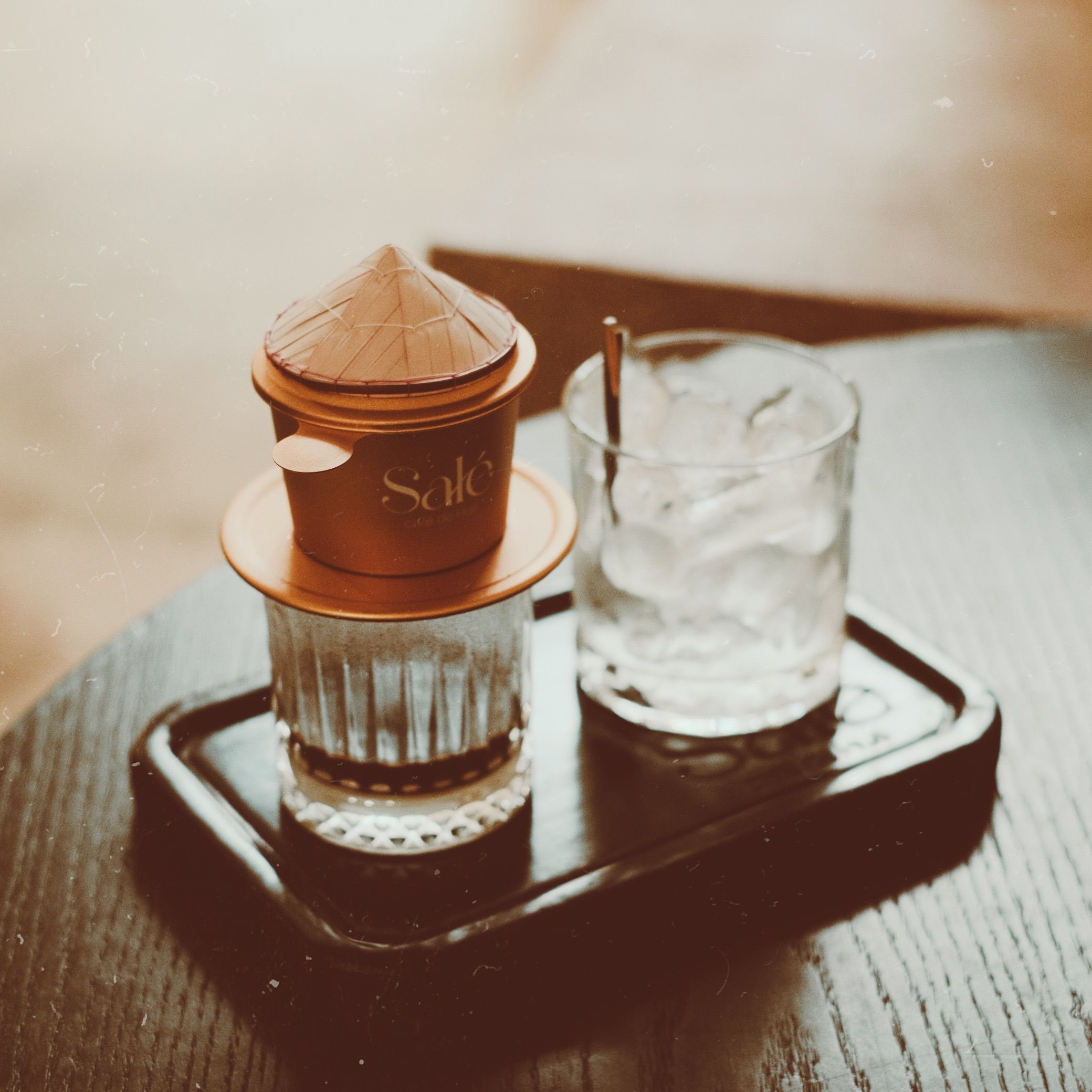 Salt coffee combines coffee, sweetness and a salty creamy element. Salt coffee combines coffee, sweetness and a salty creamy element.