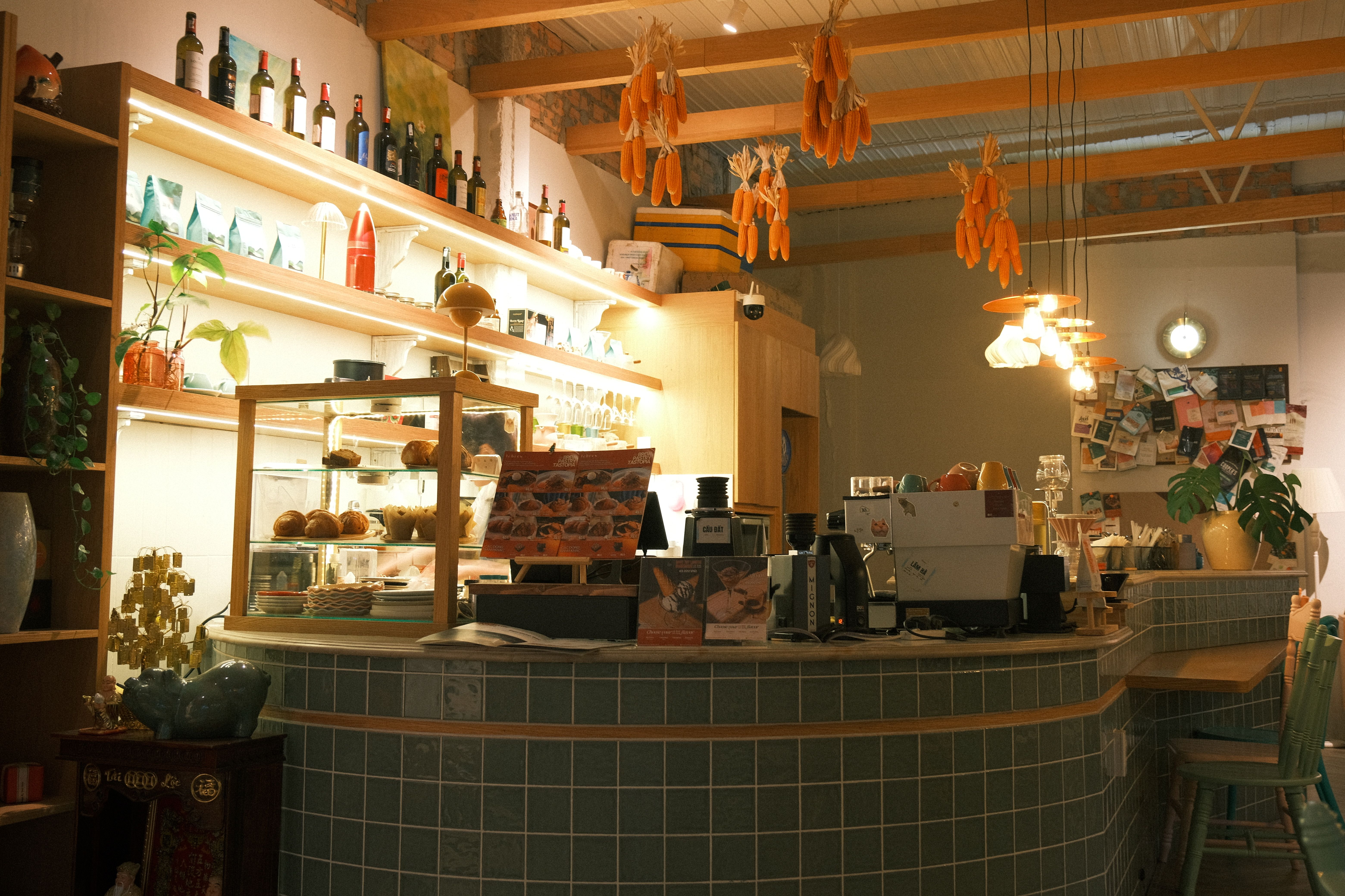 Cozy Coffee Shop with Warm Lighting and Baked Goods · Free Stock Photo