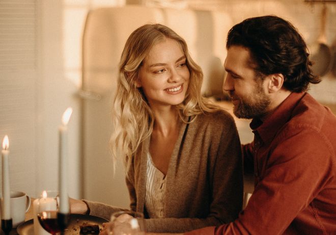 Online dating: starting a conversation on a niche platform