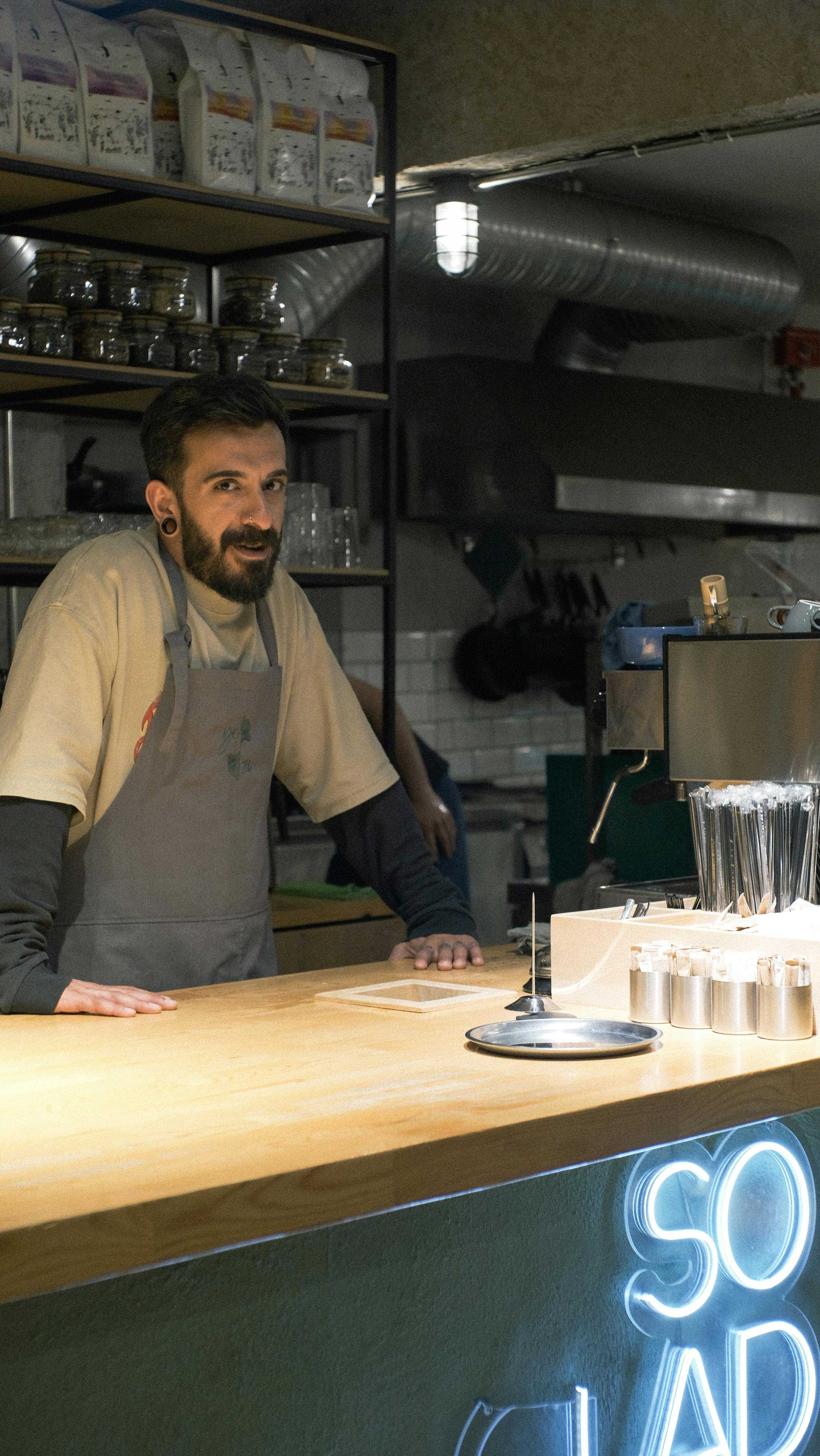 Dan 18.000 euros a una IA para que monte una cafetería y lo que pasa dice mucho del futuro que nos espera