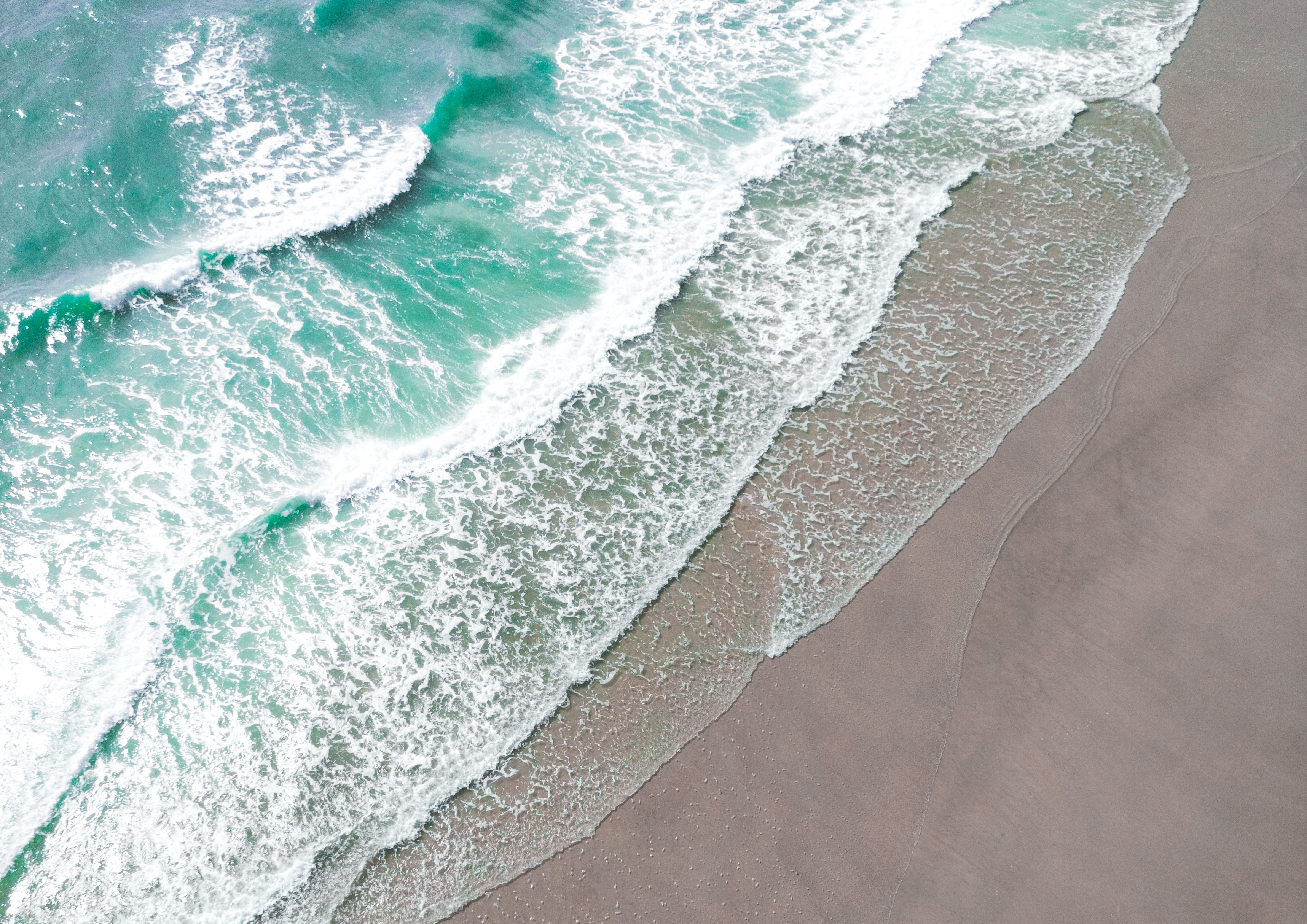 When the Tide Goes Out on Oil, the Gulf Finds Its Footing Elsewhere