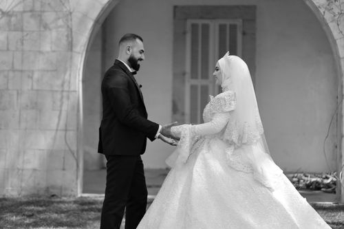 Free Timeless black and white portrait of a bride and groom embracing on their wedding day. Stock Photo