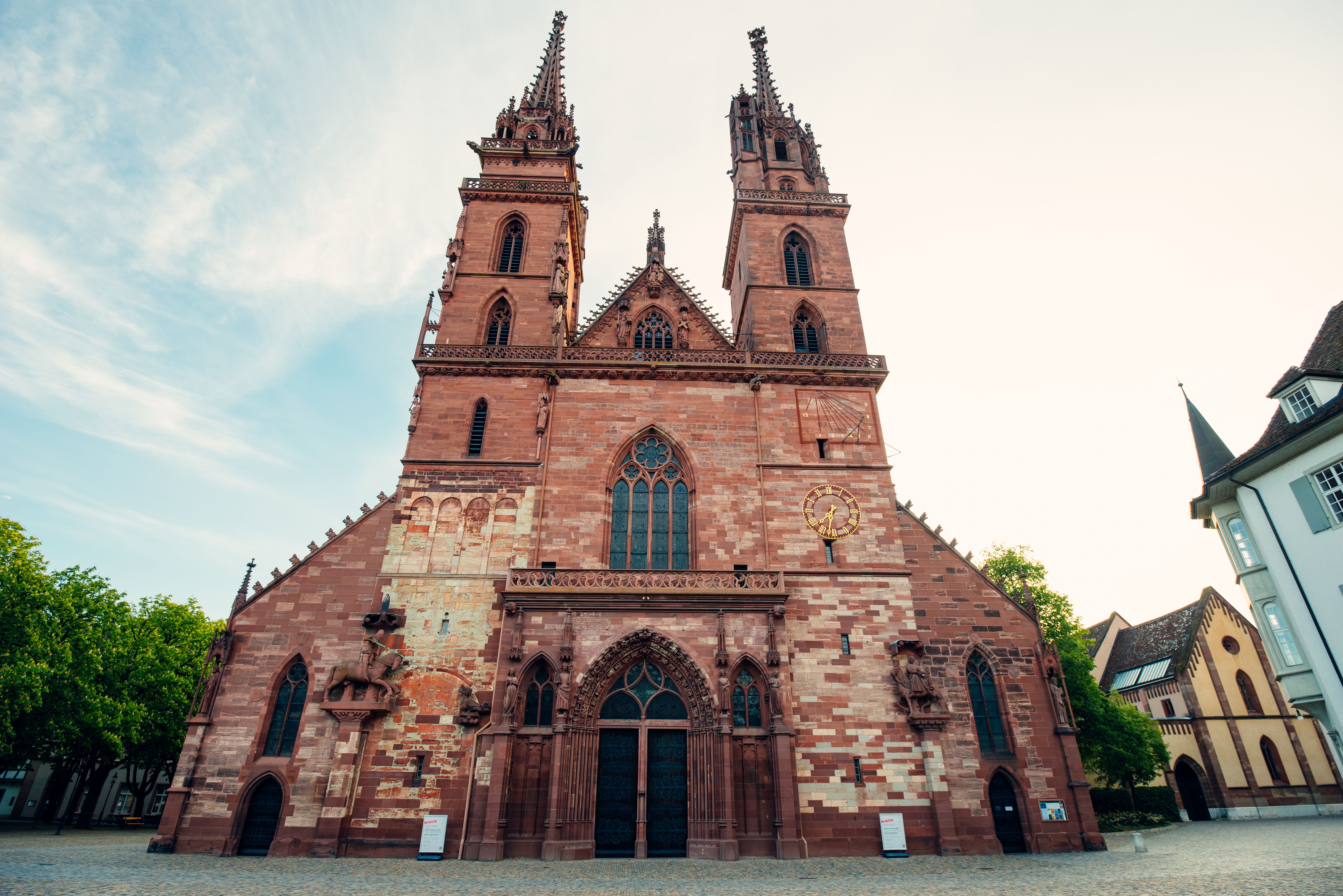 Basel Minster Cathedral Facade in Daylight · Free Stock Photo