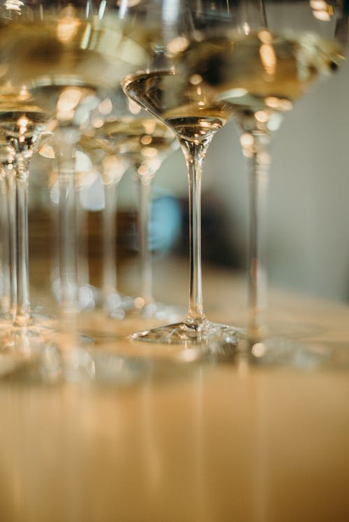 бесплатная Прозрачные бокалы для вина Стоковое фото