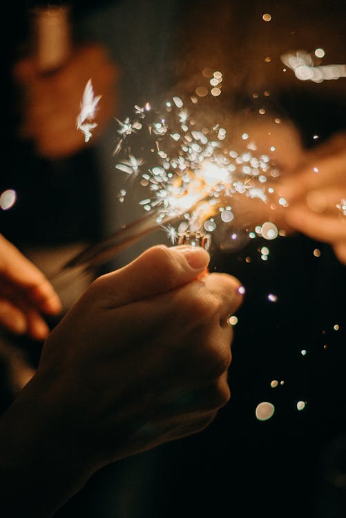 Người Cầm Sparkler