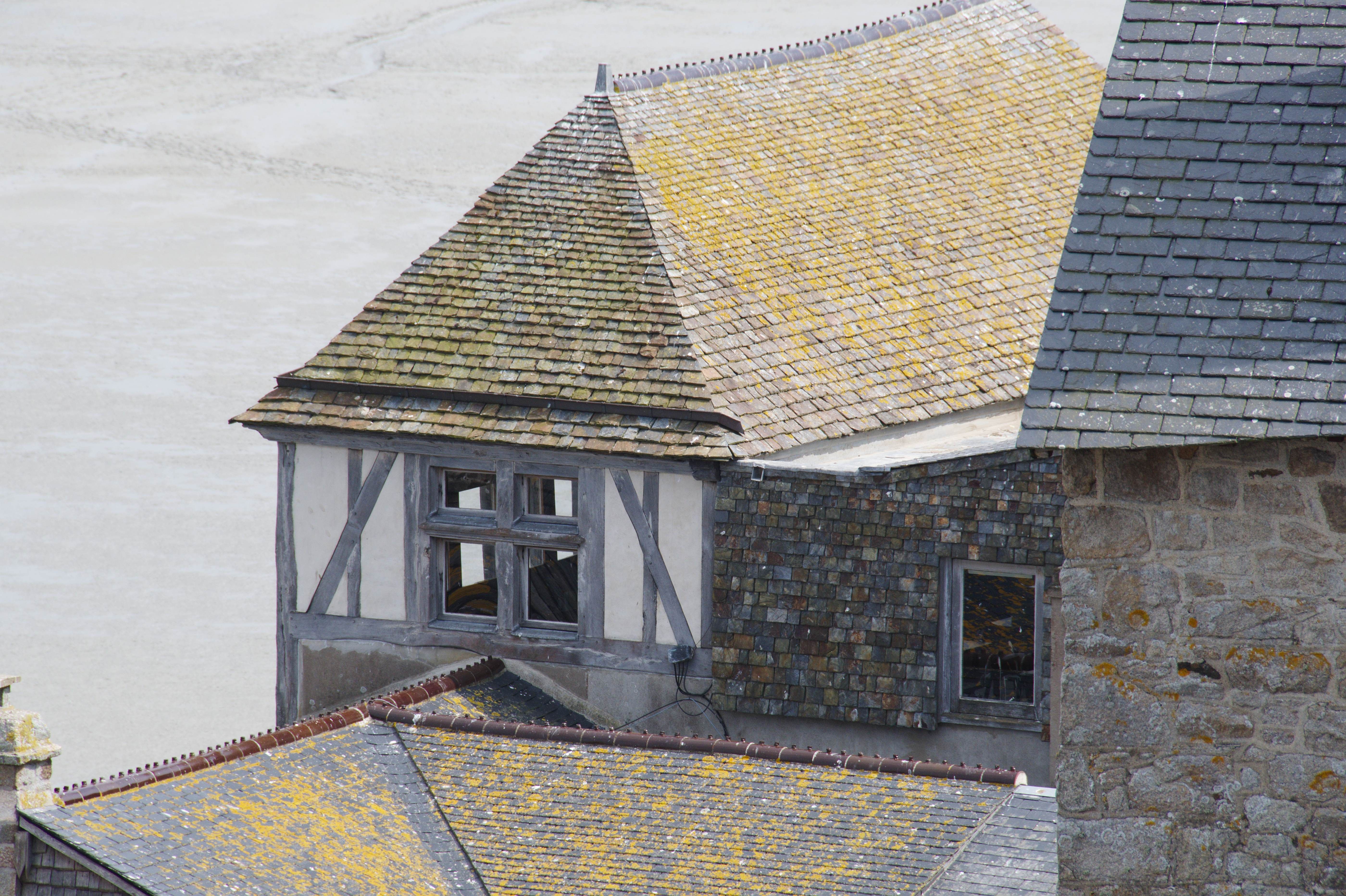 Encapsulage amiante sur bâtiment en pierre bretonne