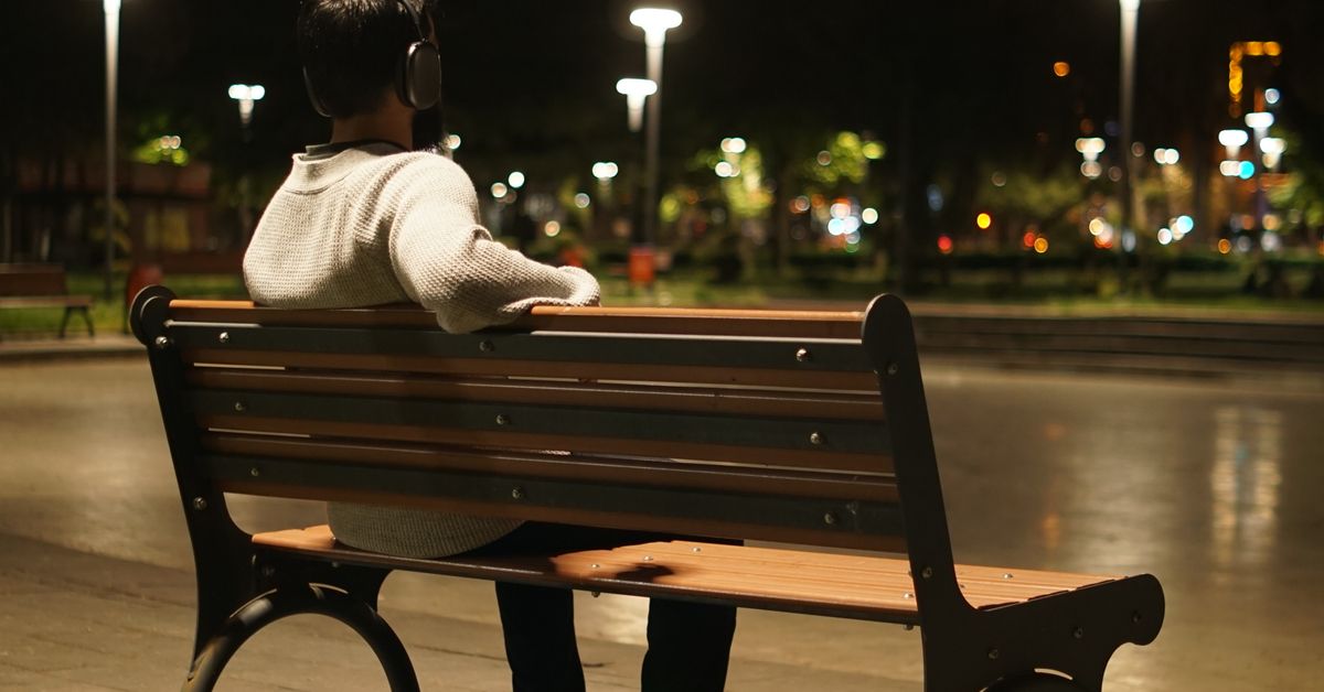 lagu Inggris tentang kangen seseorang LDR dengan suasana malam