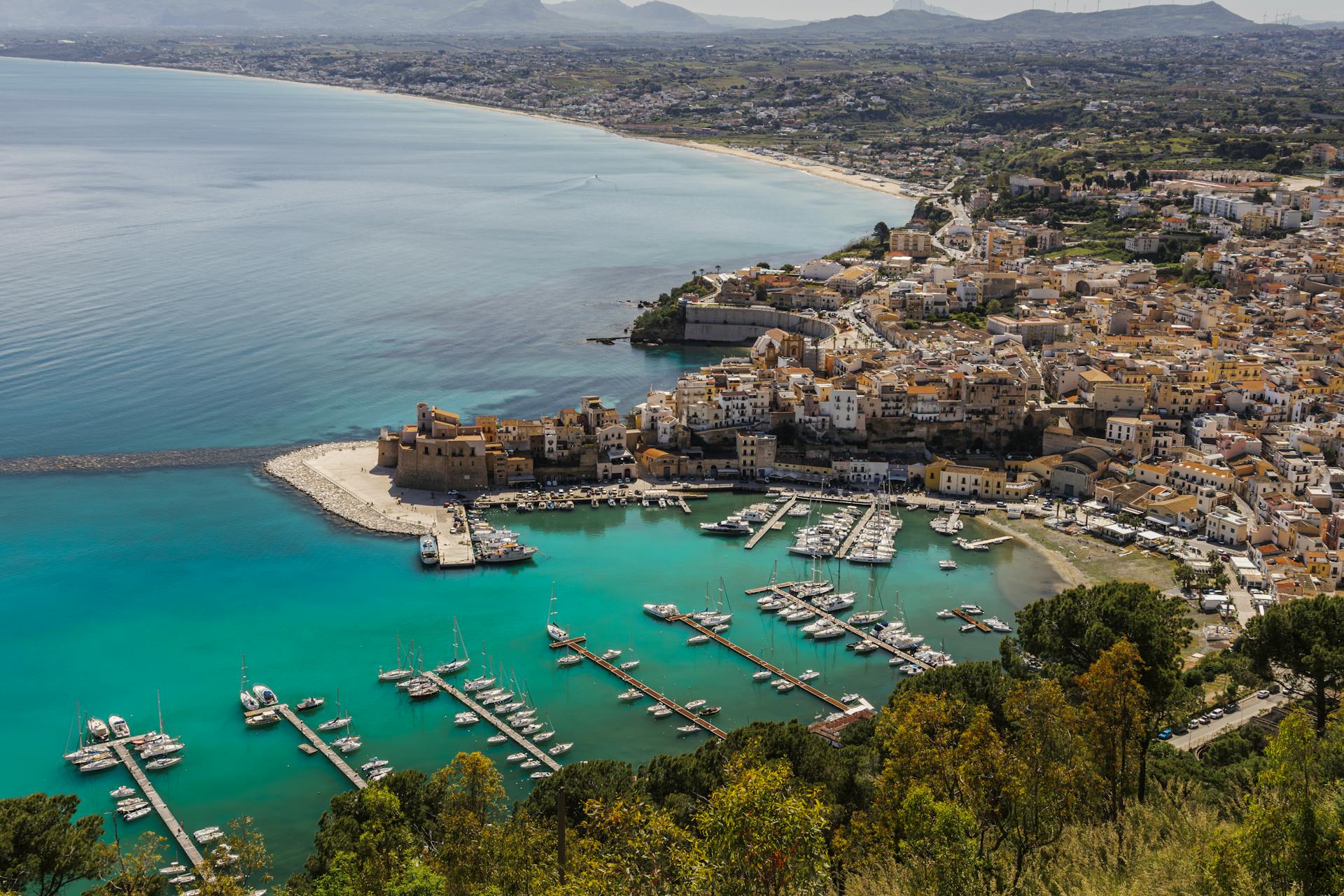 Castello al Mare del Golfo