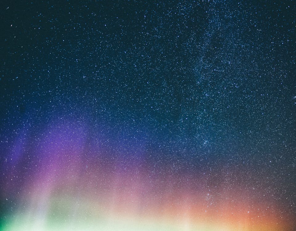 Hãy khám phá bức ảnh phong cảnh đêm Bắc cực tuyệt đẹp, nơi những ánh sáng màu sắc vô tận tan chảy vào đêm tối. Cảm nhận sự tuyệt vời của thiên nhiên và thưởng thức những khoảnh khắc đặc biệt này trên bức ảnh.