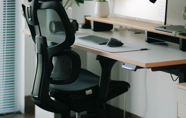 Office chair vs kneeling chair vs saddle stool