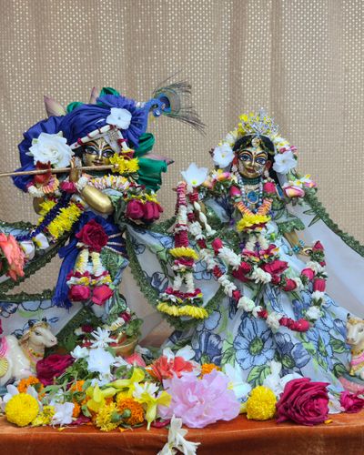 Radha Krishna Poshak - divine creation gallery