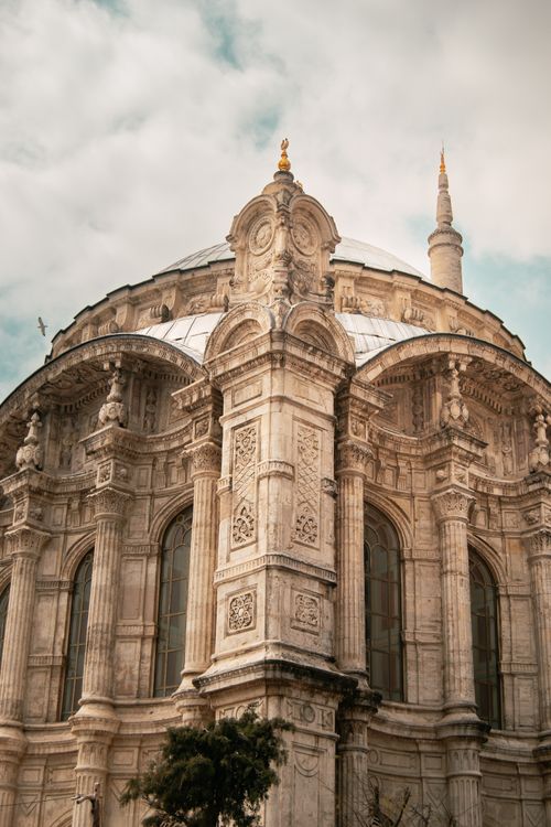 Free Elegant view of a historic Ottoman mosque with ornate architecture under a cloudy sky. Stock Photo