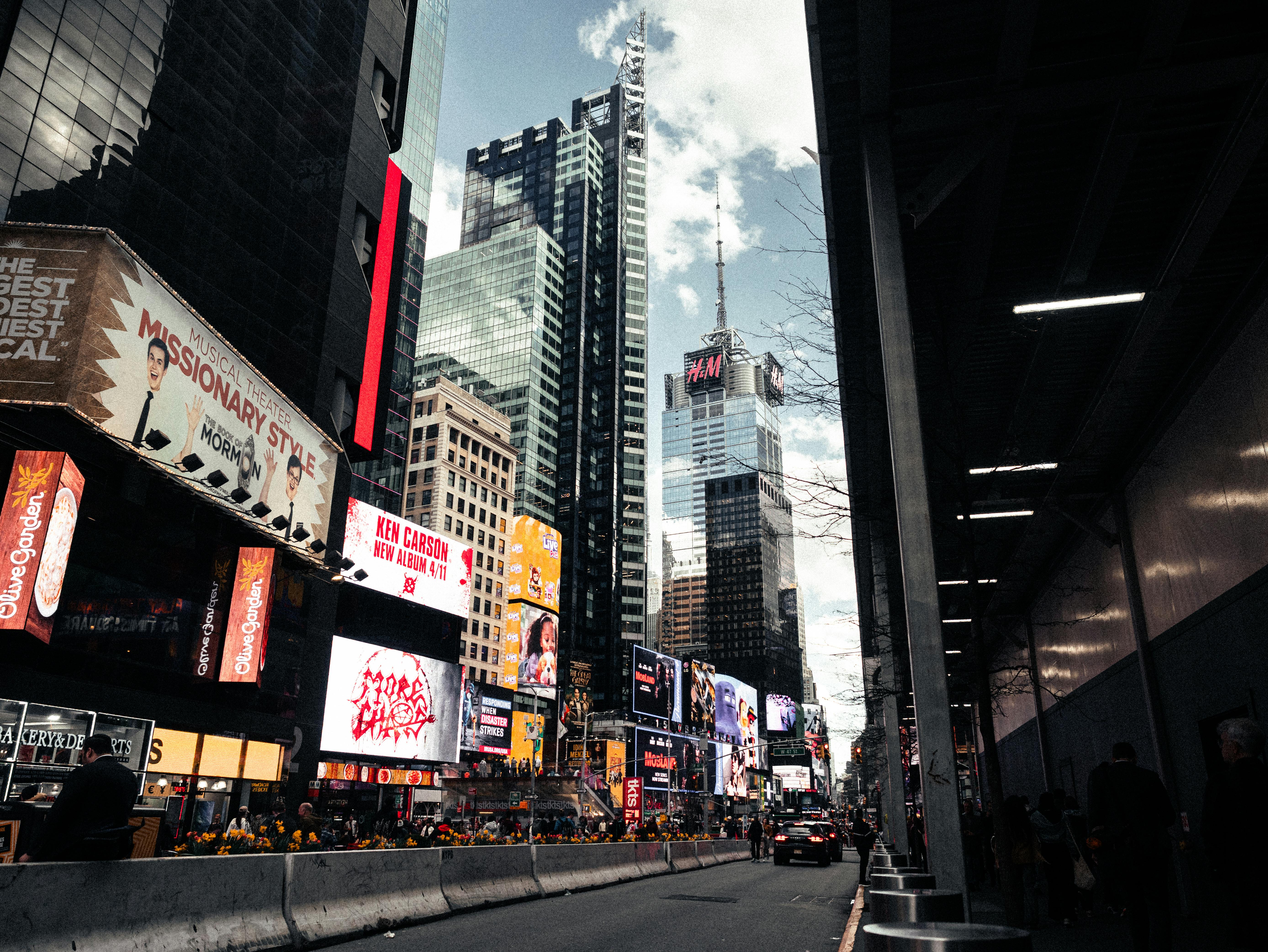 New York Times subscriptions boosted by bundling of news and lifestyle content — Photo by Eliezer Muller on Pexels