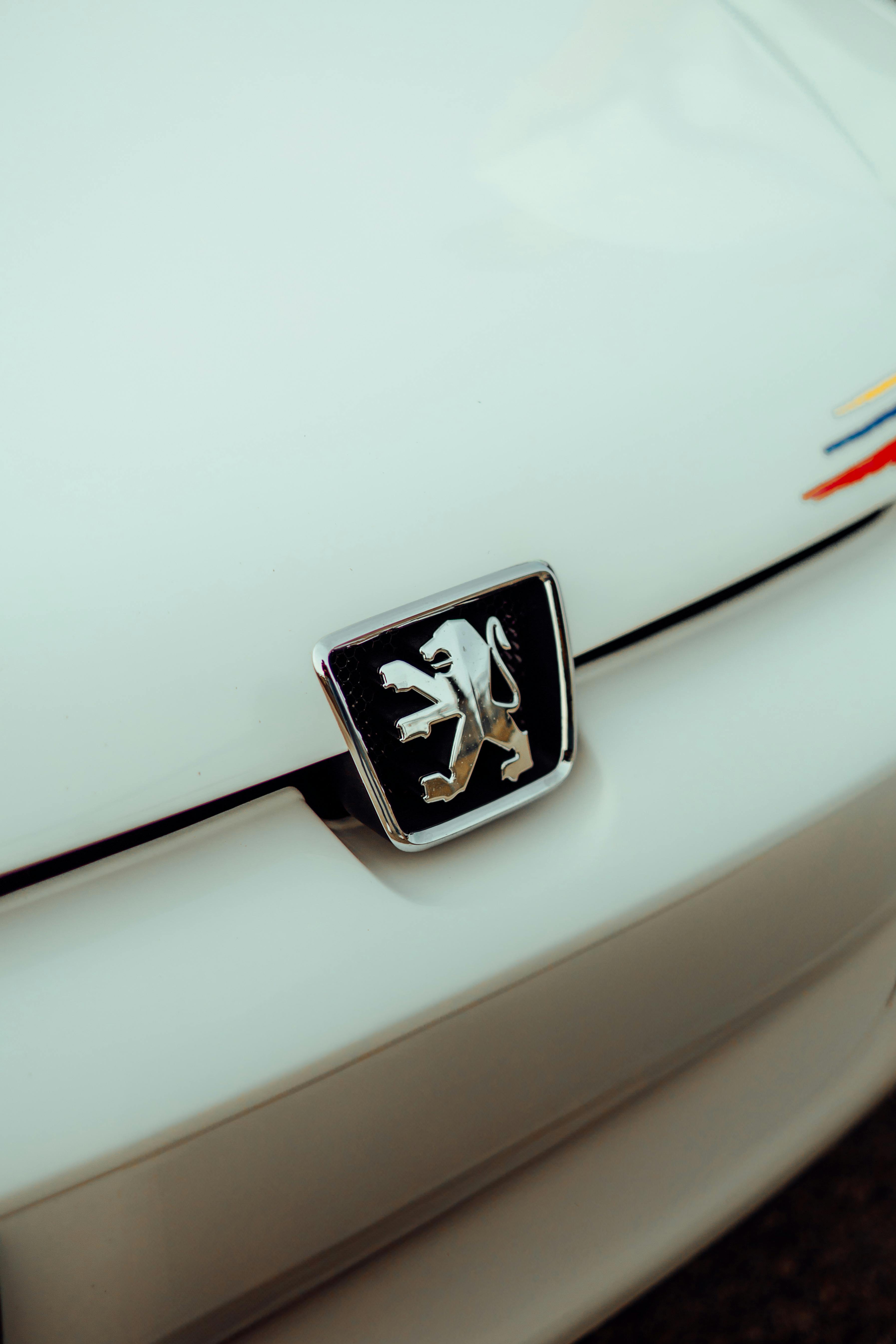 Beyond the Stereotype: Unpacking the Data on America’s Worst-Behaved Drivers by Car Brand