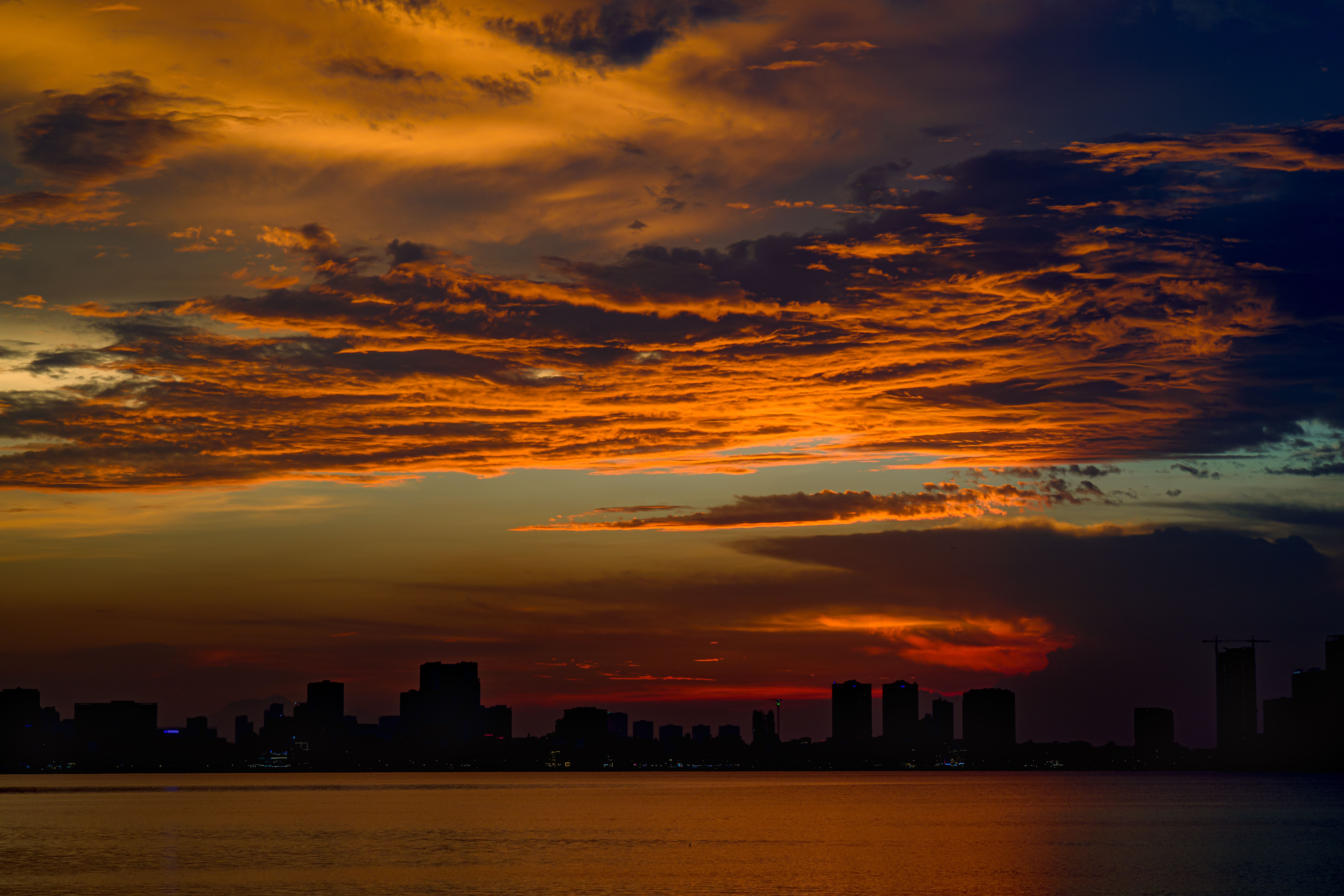 Stunning Cityscape Sunset over Urban Skyline · Free Stock Photo