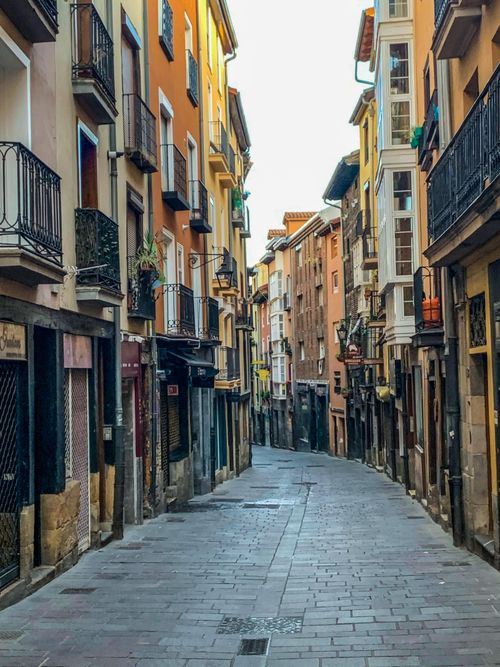 Free Narrow European street with colorful historic buildings, perfect for travel and architecture themes. Stock Photo