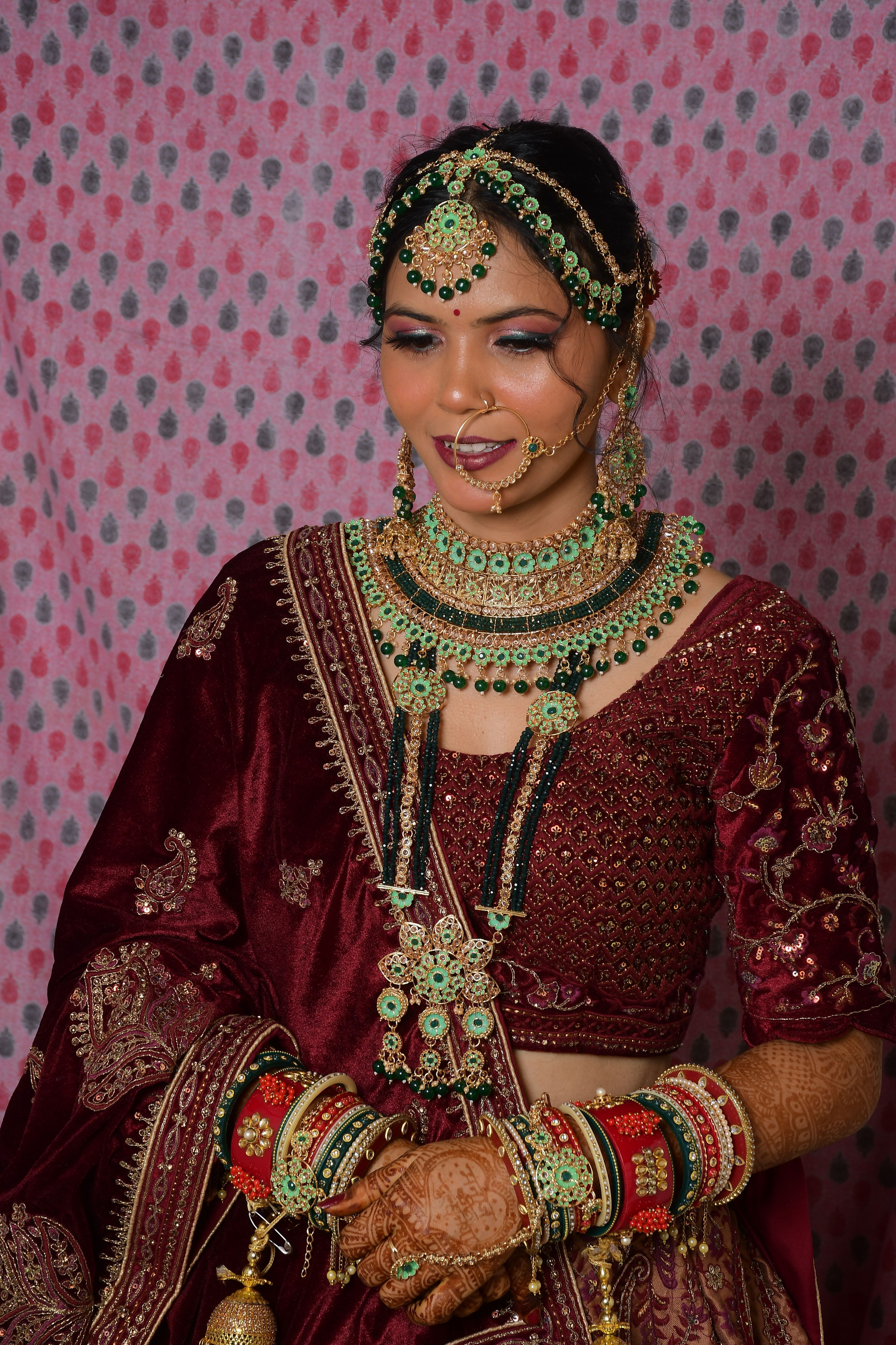 Elegant Indian Bride in Traditional Attire · Free Stock Photo