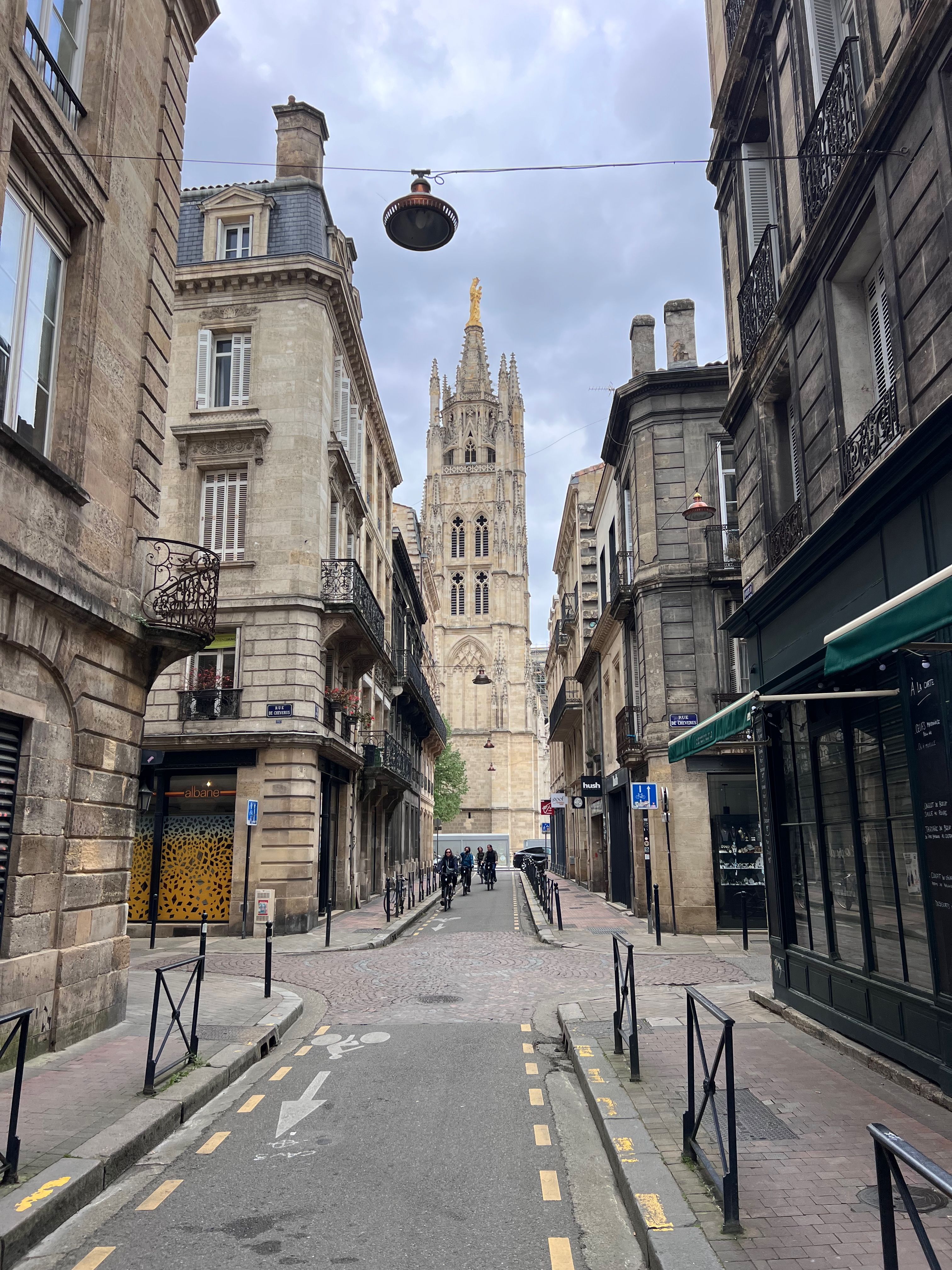 Couverture : Settling into Bordeaux: a practical guide