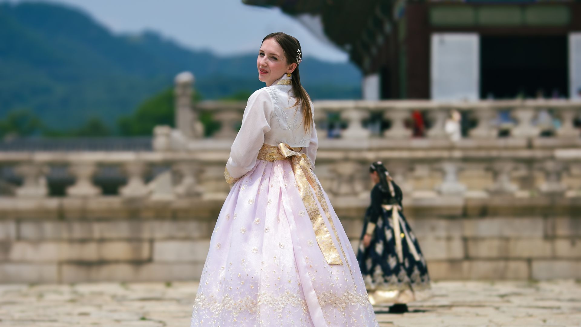 Contoh model elegan yang dapat dipilih saat sewa hanbok Korea dekat Gyeongbokgung