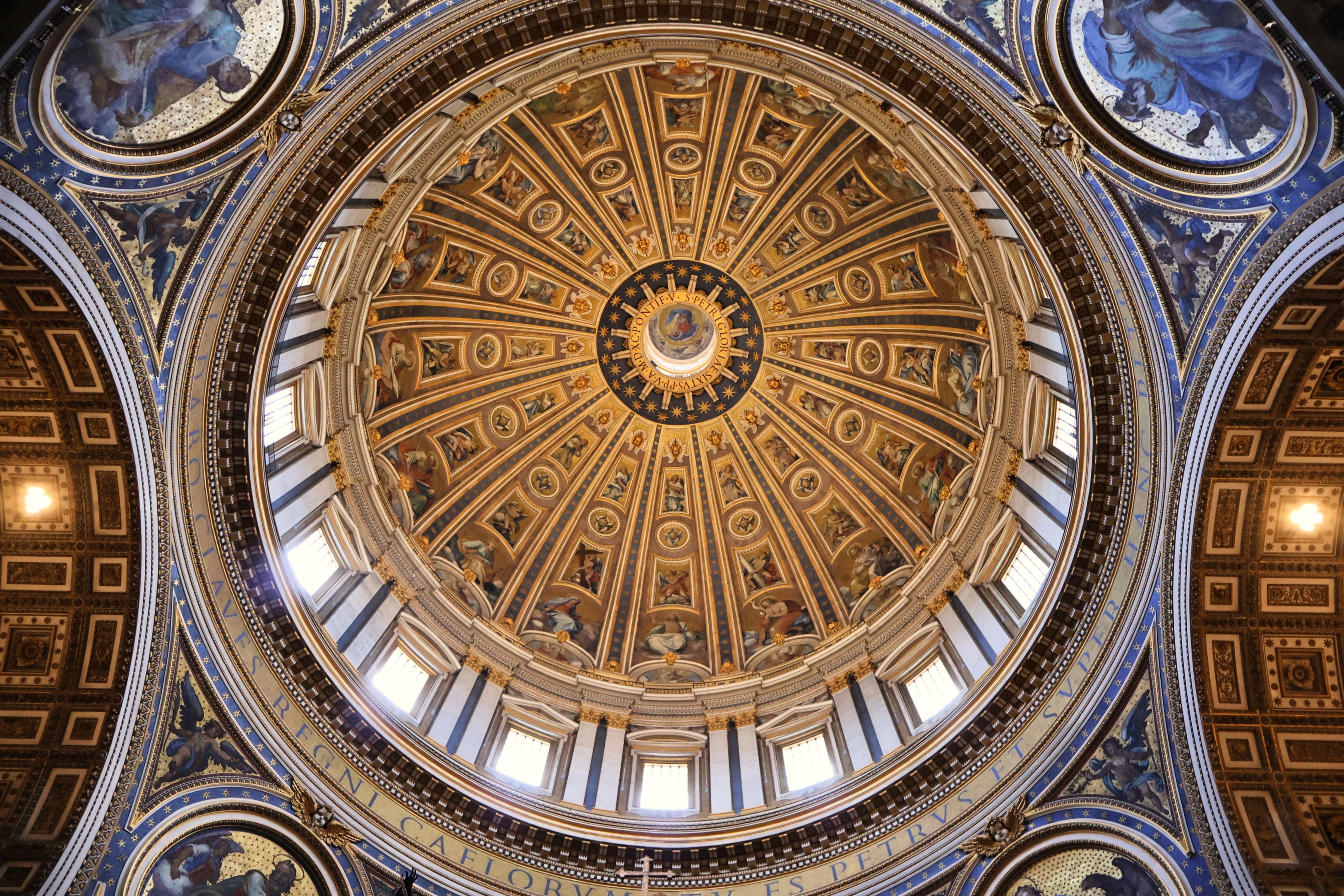 Elegant Dome of St. Peter's Basilica Interior · Free Stock Photo