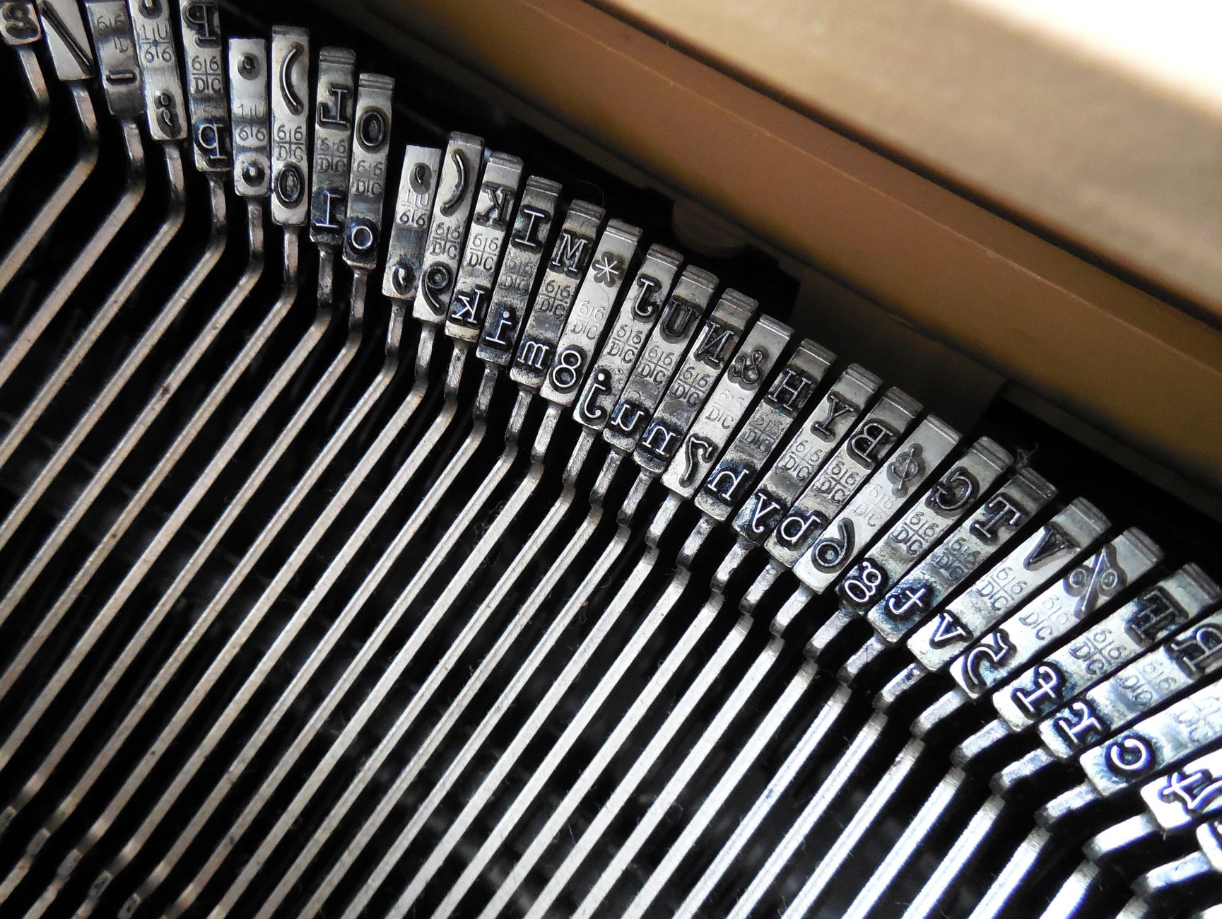 Возрождение шрифтов IBM Selectric Composer: когда пишущая машинка встречает веб