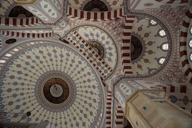 Wave-Pattern False Ceiling Design