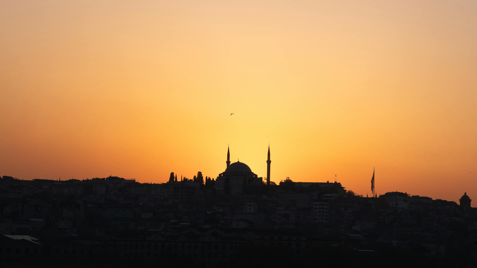 Beautiful silhouette of Istanbul skyline with mosque during sunset, highlighting the city's iconic architecture.