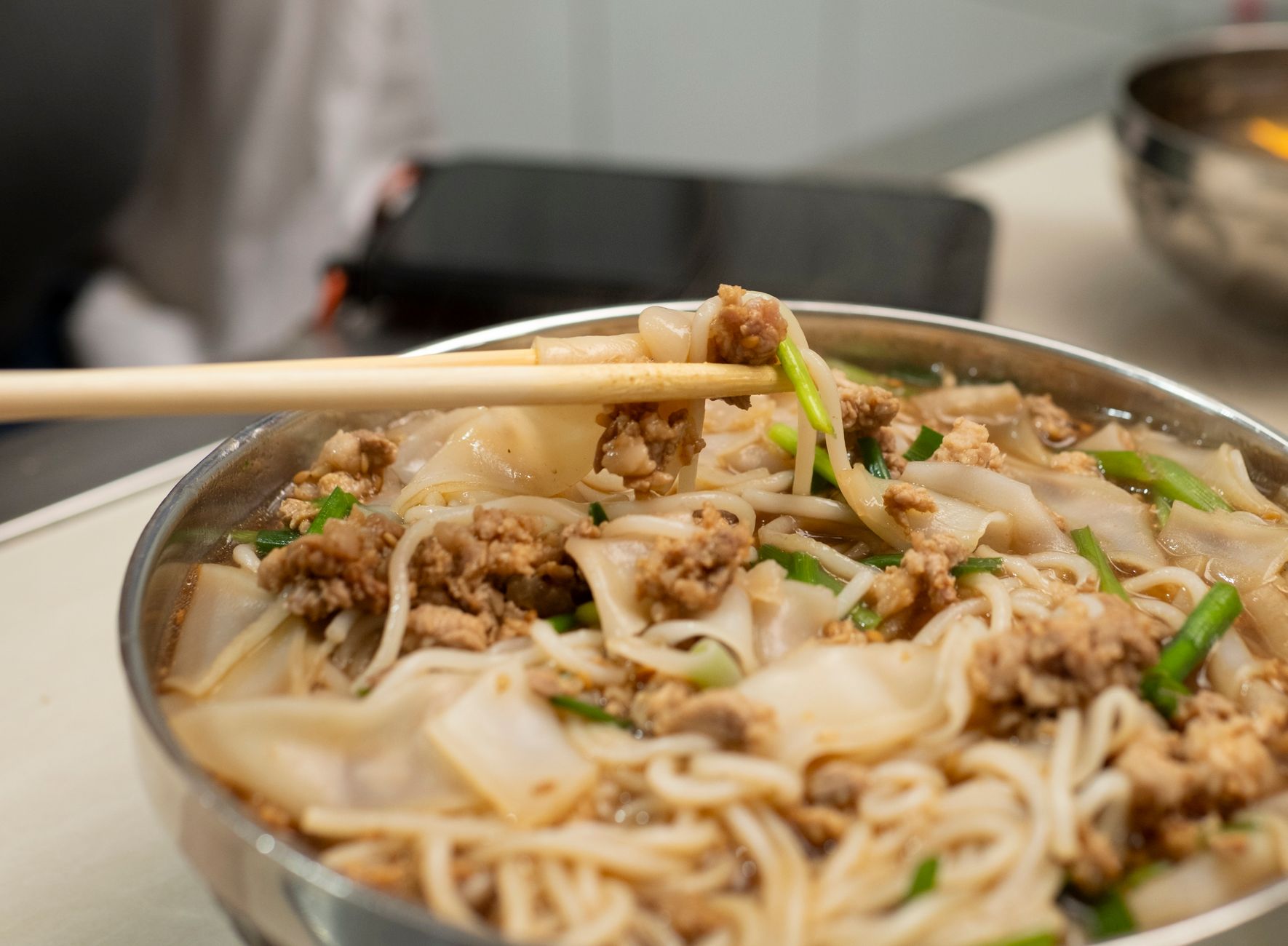 Hubei cuisine Wuchang fish hot dry noodles soup — Photo by Gu Ko