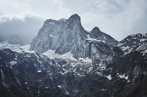 Free Breathtaking view of snow-dusted mountains in Gosau, Austria. Perfect for nature lovers. Stock Photo
