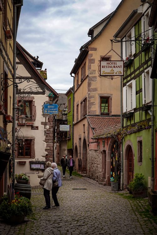 Free Picturesque cobblestone street in a classic European village with colorful houses and scenic architecture. Stock Photo