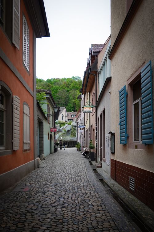 Free Cobblestone street in a picturesque European town with historic buildings. Stock Photo