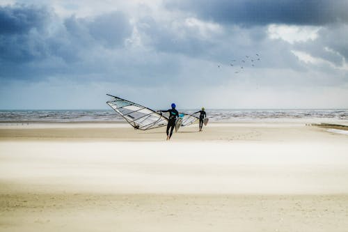 Δωρεάν στοκ φωτογραφιών με windsurfing, άμμος, Άνθρωποι Φωτογραφία από στοκ φωτογραφιών