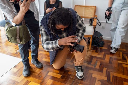 Free Capture of photographers collaborating in a studio, focusing on equipment and technique. Stock Photo