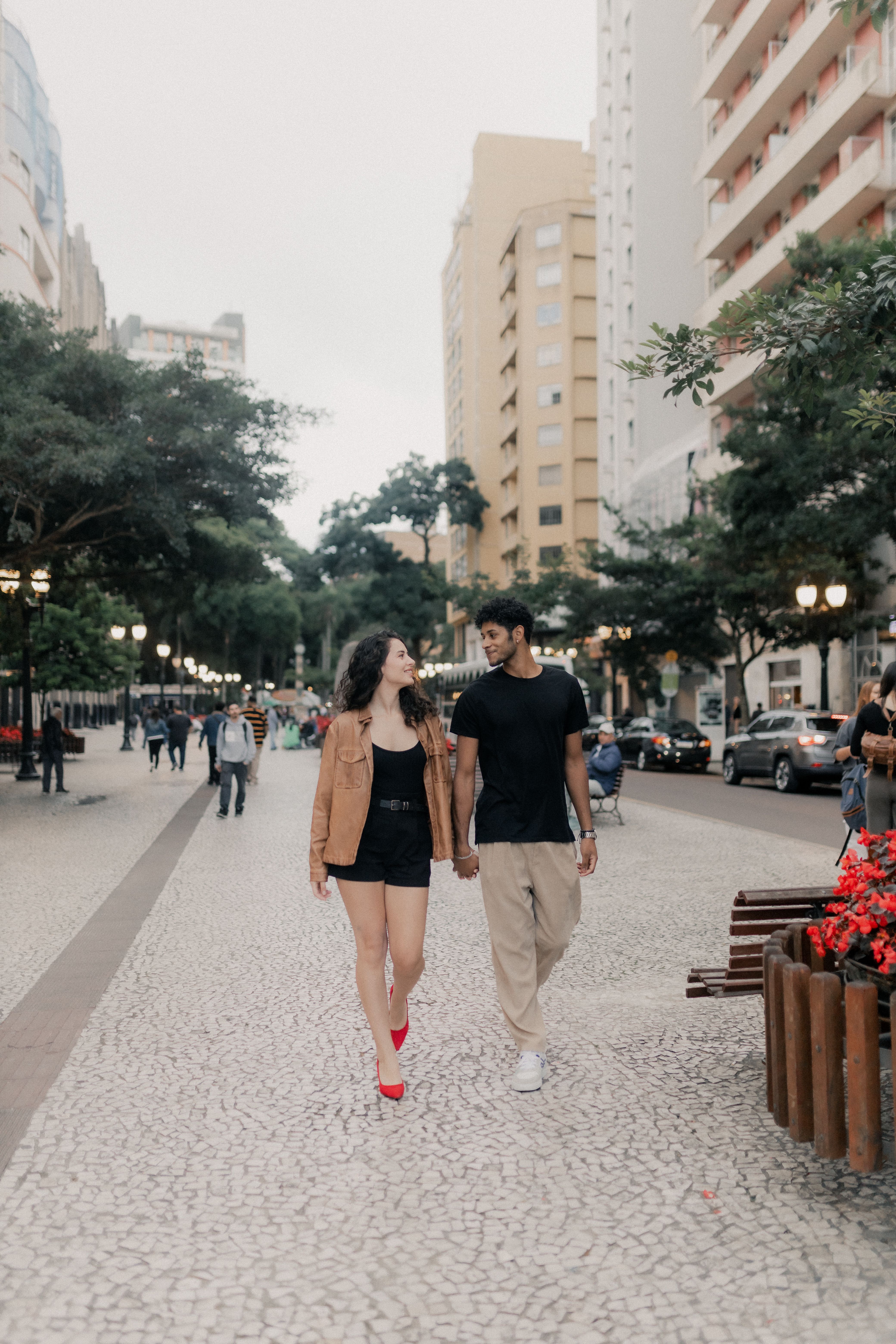 Online dating: starting a conversation on a niche platform