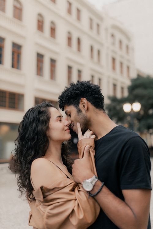 Free A loving couple shares a tender moment in an urban setting, symbolizing romance. Stock Photo