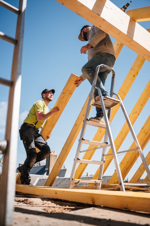 Structure bois d'une charpente toiture en construction