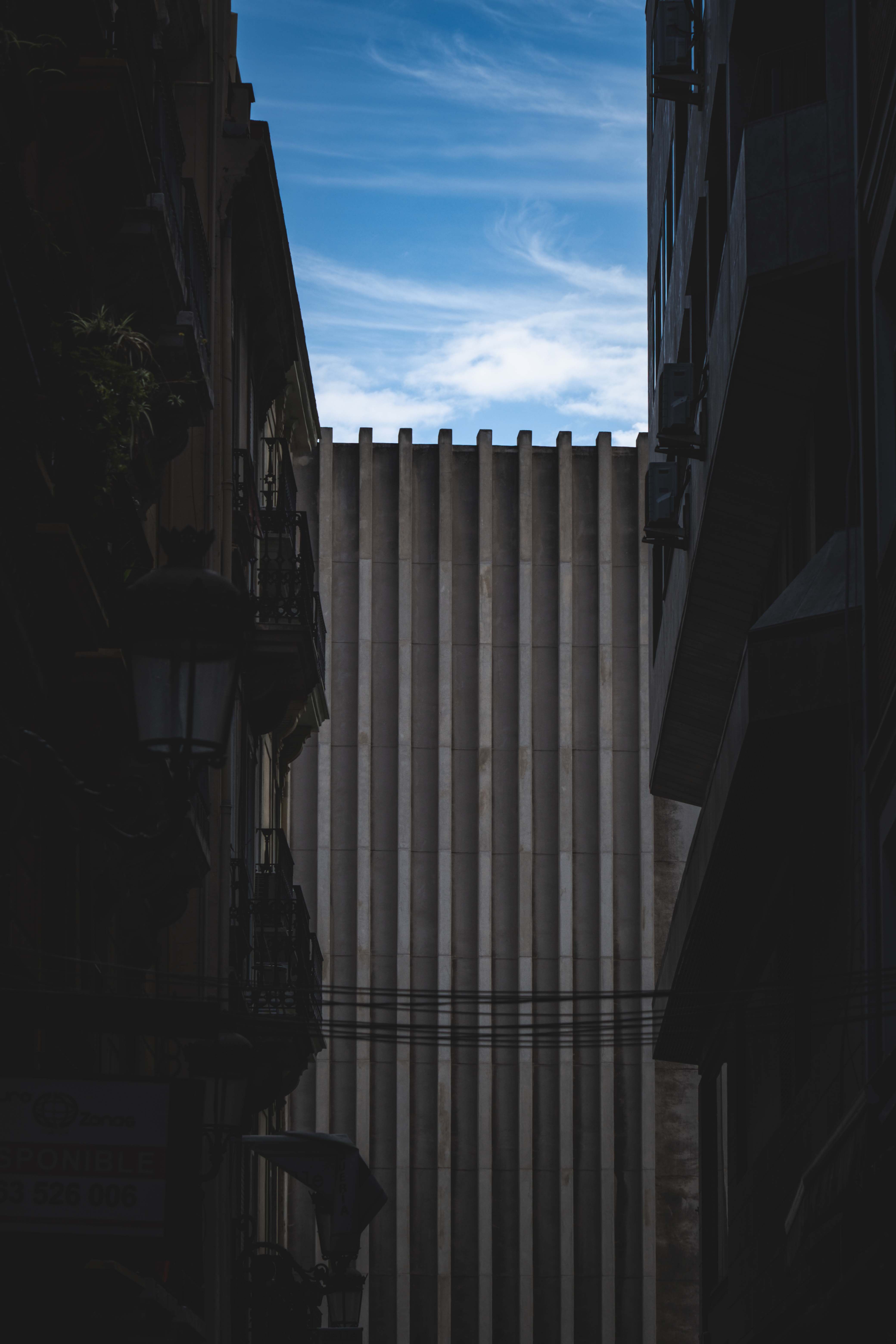 Dramatic Urban Architecture at Twilight · Free Stock Photo